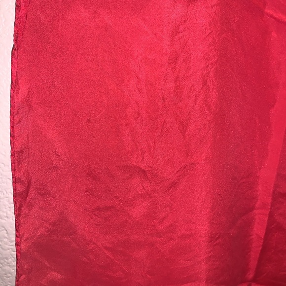 Reddish pink 100% silk square scarf - Picture 3 of 3